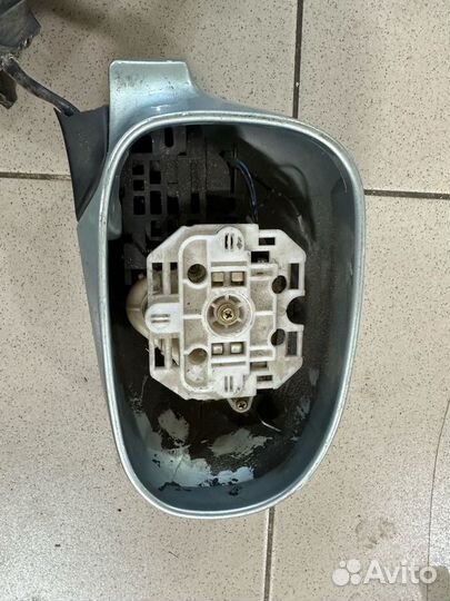 Правое зеркало Nissan almera classic 9386