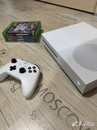 Xbox One S 1tb с играми