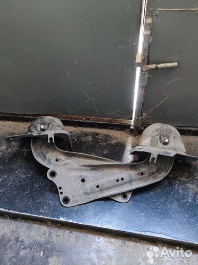 Задний подрамник Octavia a7 1.8 дорест