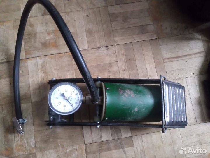 Насос автомобильный ножной с манометром