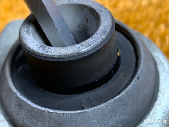 Рычаг подвески нижний передний правый