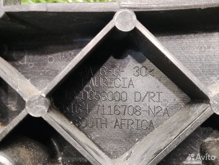 Кронштейн фары правый BMW E90