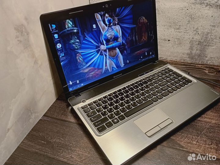 Игровой ноутбук Lenovo i3/4Gb/SSD120Gb/2Видеокарты