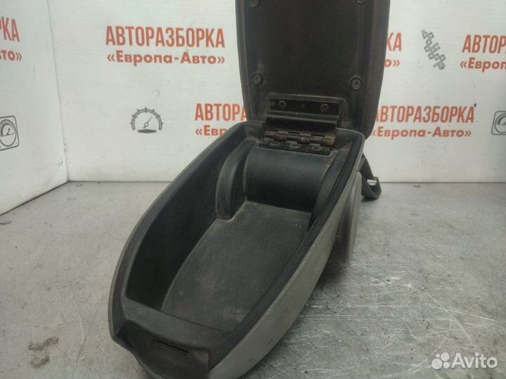 Подлокотник Ford Focus 1 седан 2002