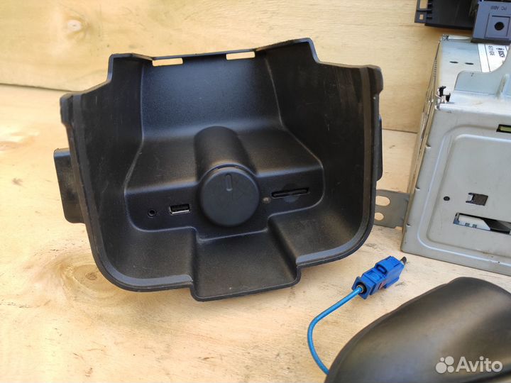 Комплект Navi 600 CID на Opel Astra J