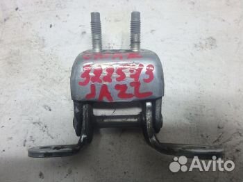 Петля двери багажника