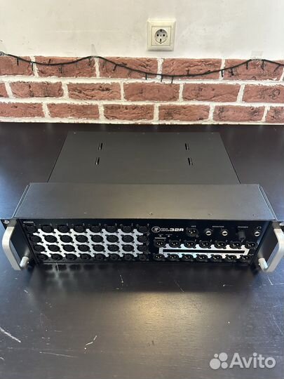 Цифровой микшерный пульт Mackie DL32R