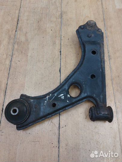 Рычаг подвески передний правый Opel Corsa D Z12XEP