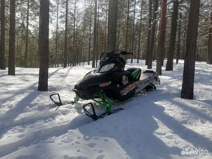 Продам Artic Cat M8