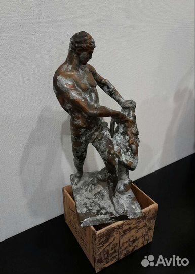 Статуэтка Самсон