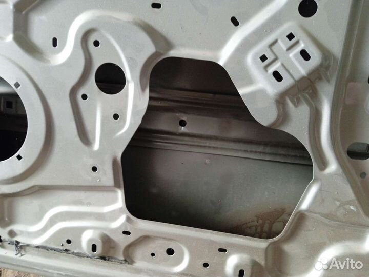 Правая передняя дверь Лада Ларгус