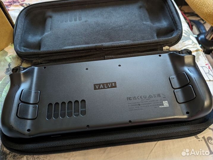 Портативная игровая консоль Valve Steam Deck 64gb