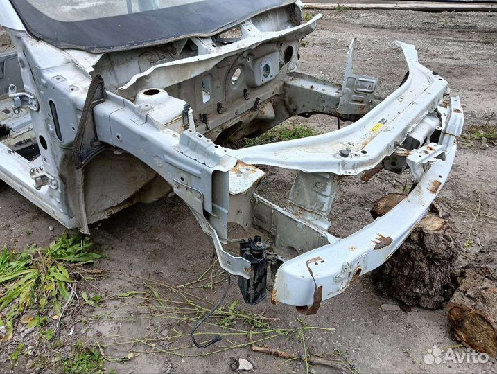 Передняя часть кузова Nissan Almera G15