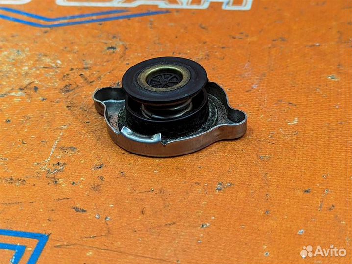 Крышка радиатора w124 E-class 102