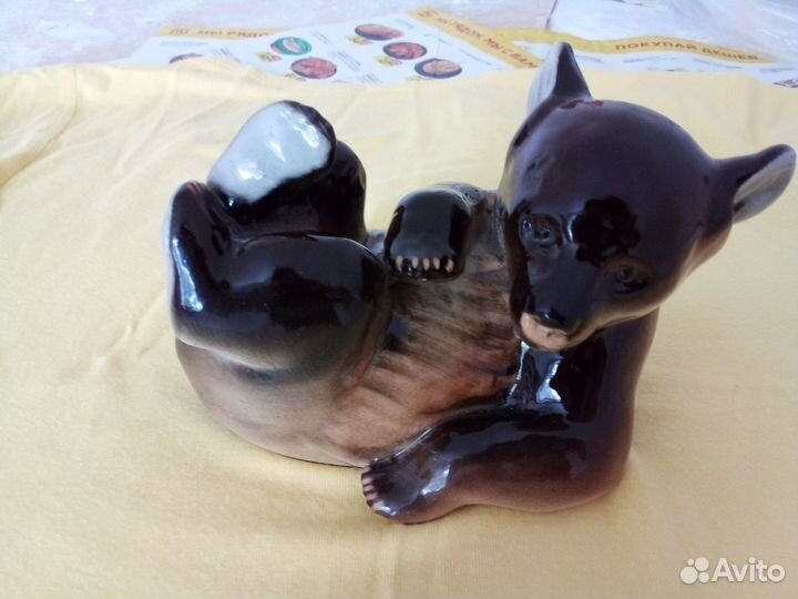 Фарфоровая статуэтка медведя