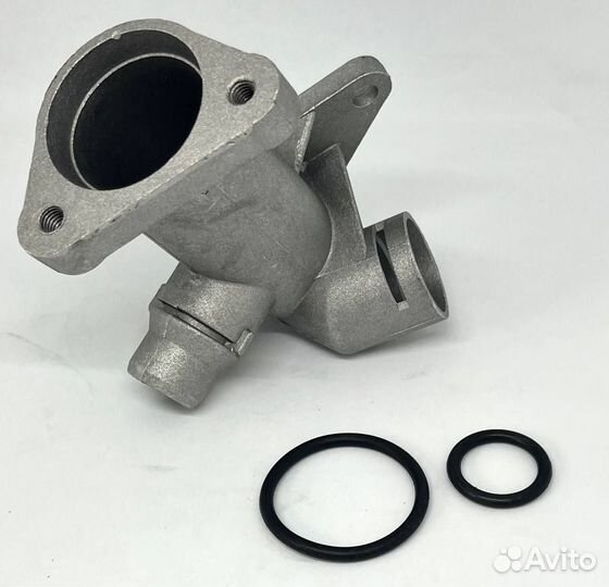Фланец тройник системы охлаждения для автомобилей
