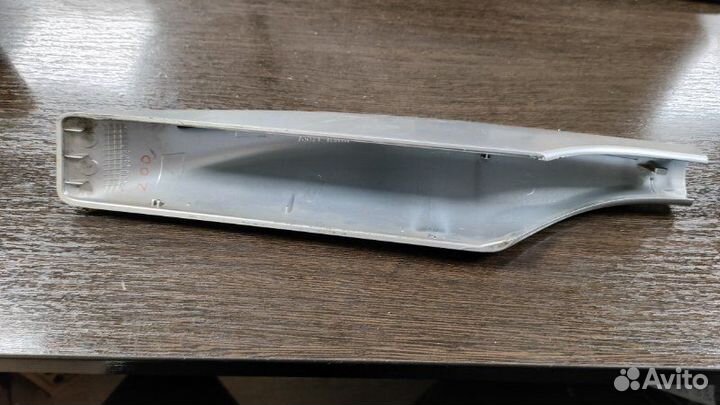 Заглушка рейлинга задняя левая Infiniti Ex35 1