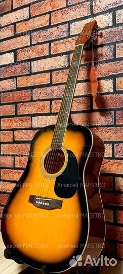 Акустическая гитара в корпусе дредноут