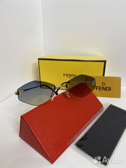 Солнцезащитные очки женские Fendi