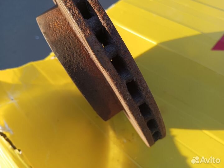 Тормозной диск на Ниссан примера 11