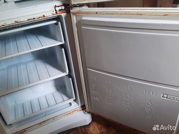 Холодильник бу indesit в рабочем состоянии