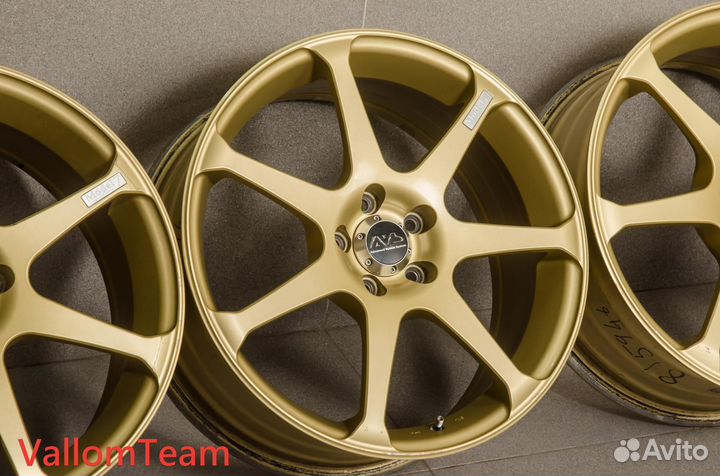 Лот KA5946 Фирменные 17-е диски AVS model 7