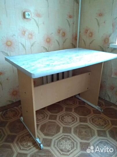 Стол кухонные