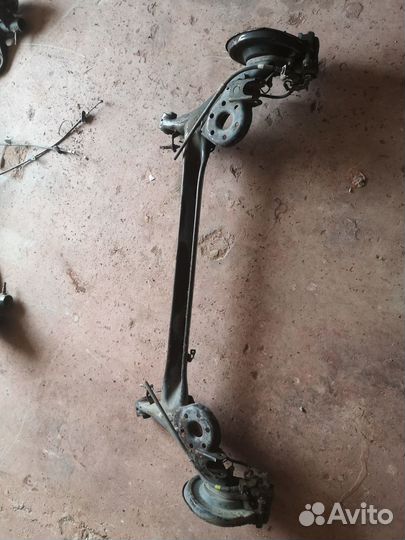 Балка подвески toyota aqua nhp10