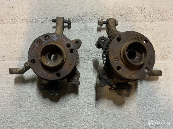 Поворотный кулак Volkswagen Passat b4