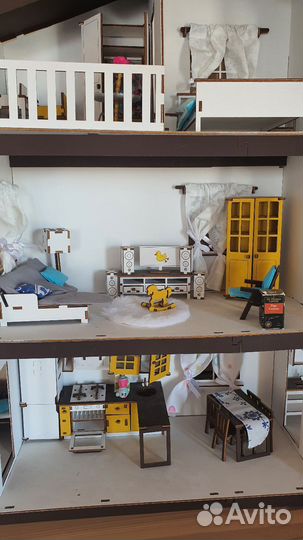 Кукольный домик с мебелью