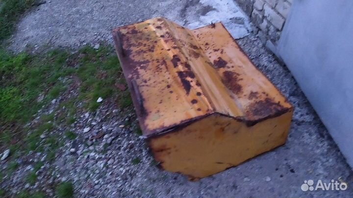 Дверь моторного отсека unc 060