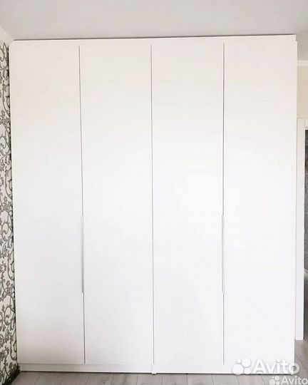 Современный распашной шкаф