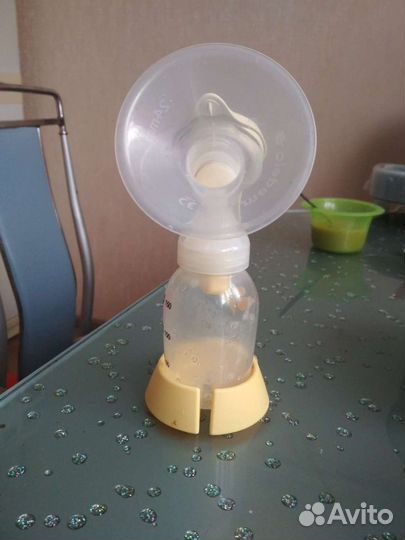 Молокоотсос Medela (Медела) ручной (механический)