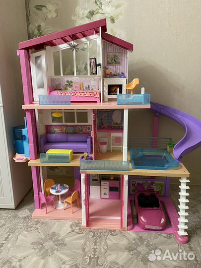 Большой кукольный домик с мебелью