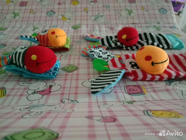 Носки и браслеты с погремушкой