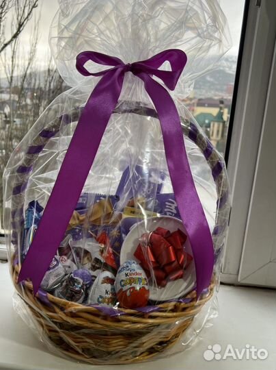 Корзина со сладостями на подарок