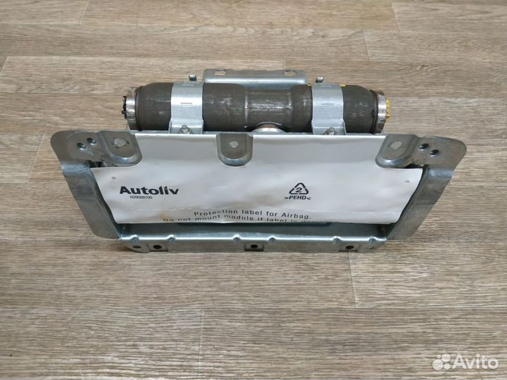 Подушка безопасности в торпедо LR Freelander 2