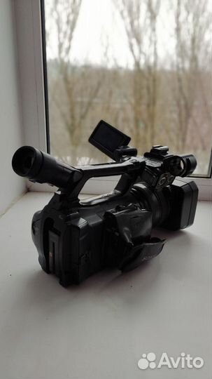 Профессиональная видеокамера Sony DSR-PD175