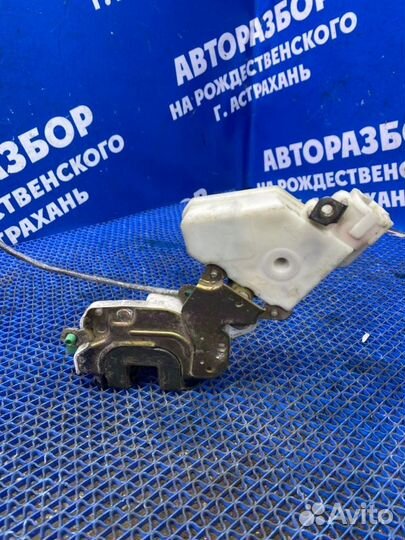 Передний левый замок двери Nissan Almera N15 седан