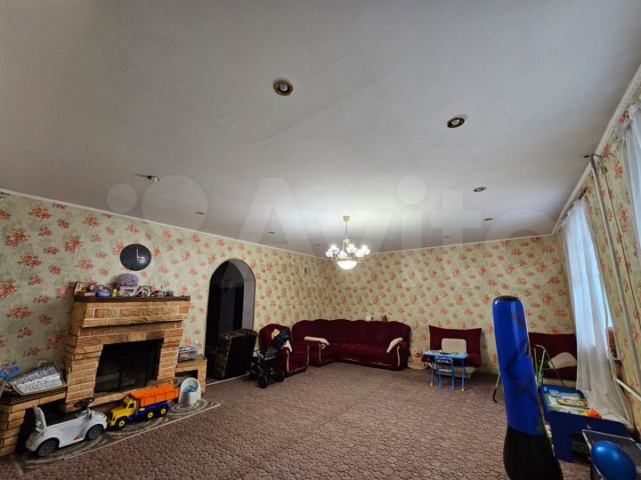 Дом 304,4 м² на участке 7 сот.