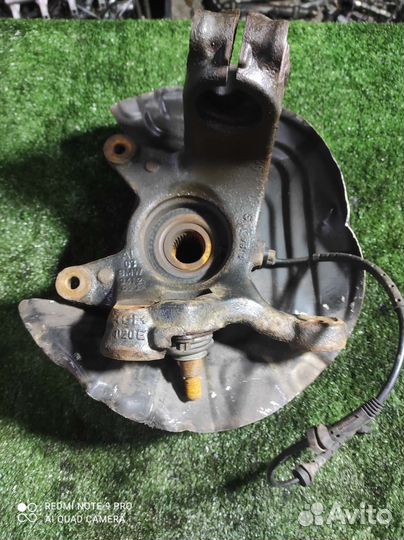 Правый поворотный кулак BMW X3 2006