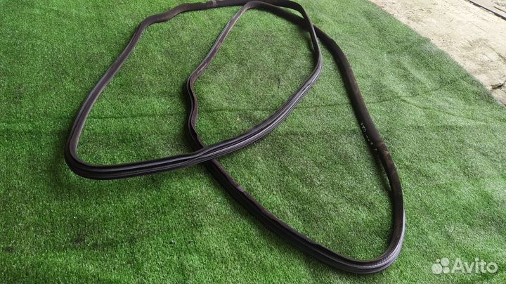 Уплотнение двери пара переднее Volvo V70 B5254T10