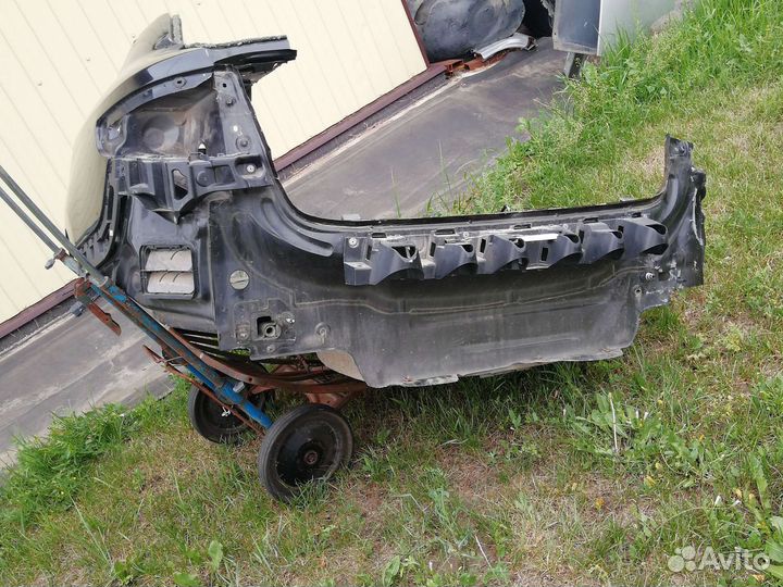 Задняя левая четверть Renault Fluence флюенс