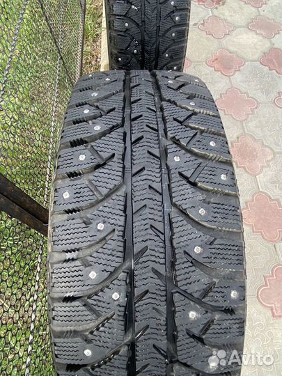 Bridgestone Ice Cruiser 7000S 215/65 R16 98T