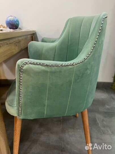 Стол и стулья