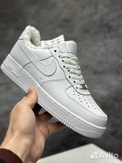 Кроссовки nike AIR force 1 белые с мехом