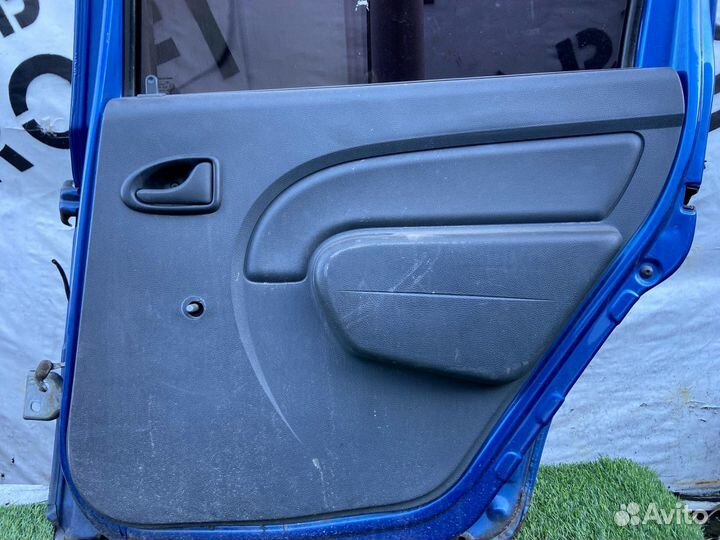 Обшивка двери Renault Logan