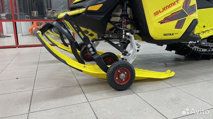 SKI-DOO sammit X 163 800 R E-TEC