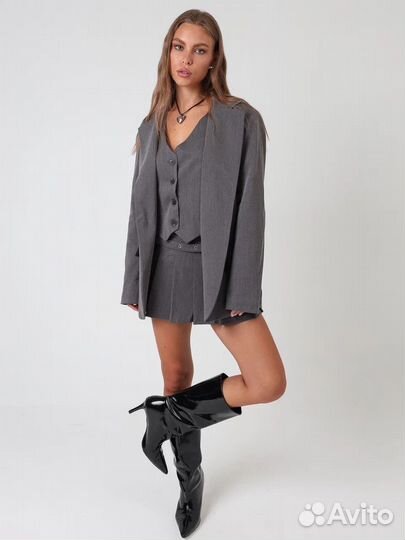 Костюм с юбкой