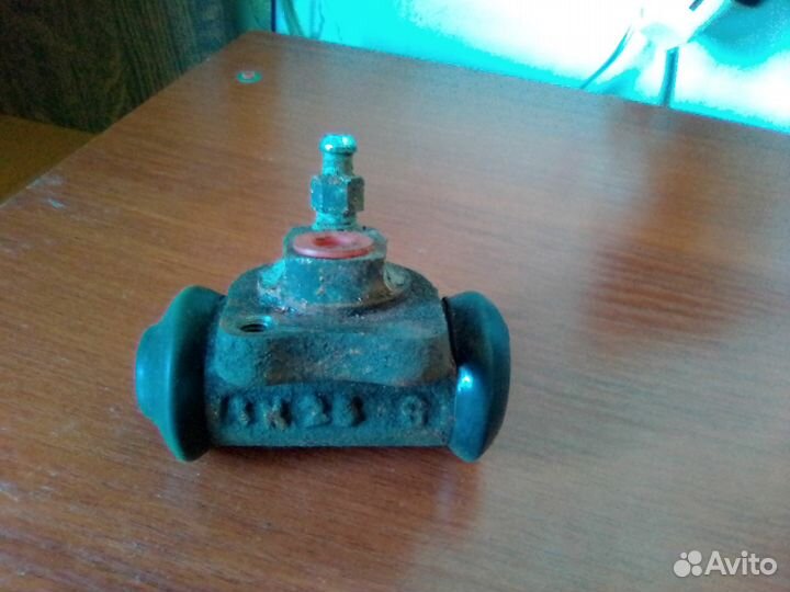 Тормозной цилиндр задний